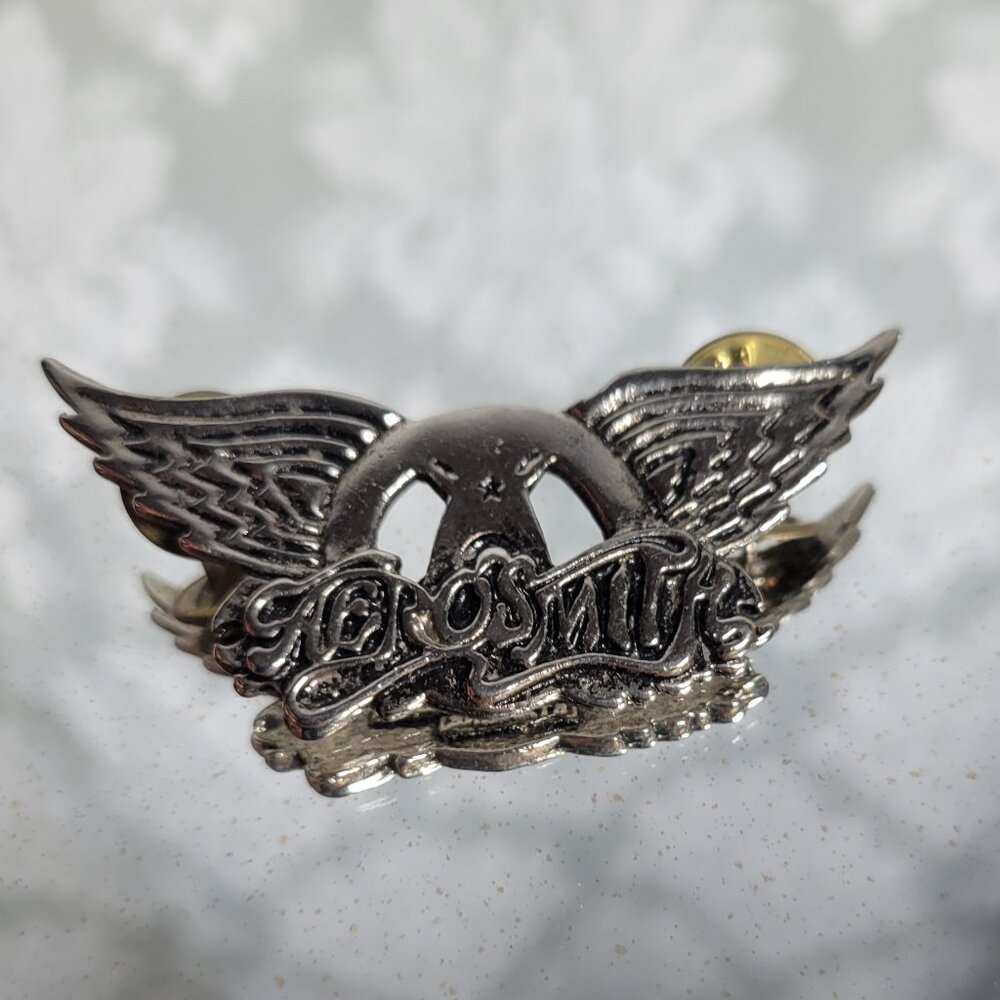 Vintage 1989 AEROSMITH pin large metal badge wings logo button 2.25" Wide